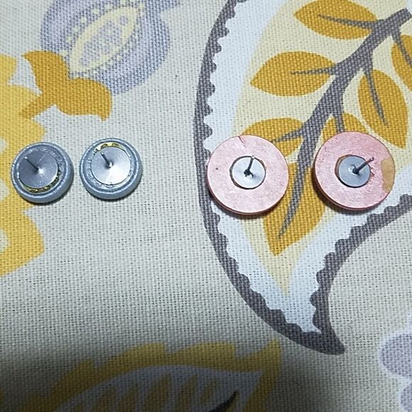 2 Pairs of Retro Vintage Earrings - Picture 2 of 2
